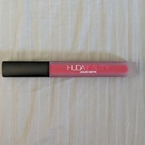 Huda Beauty Liquid Matte Lipstick, Heartbreaker 💔